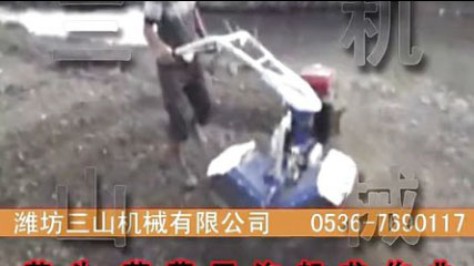 芋頭、草莓開溝起壟作業 